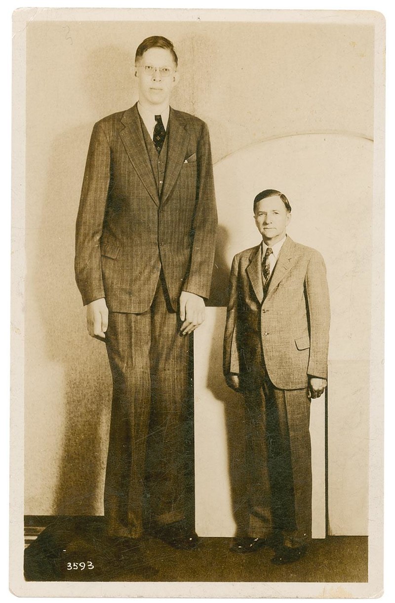 Робърт с баща си, който е бил висок 182 см