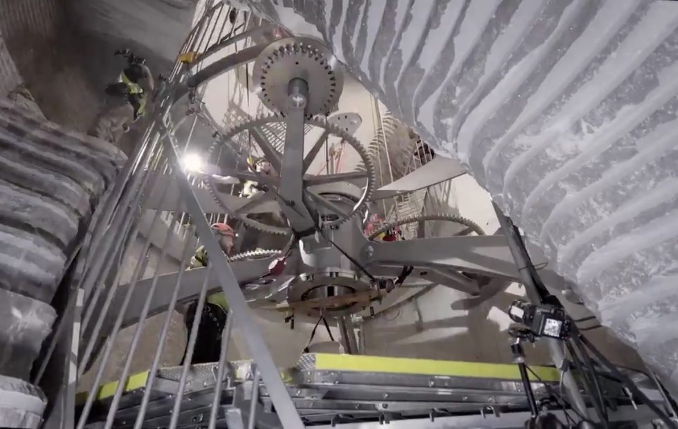 Джеф Безос създаде хилядолетен мега часовник