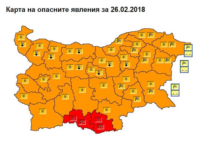 Червен код за опасно време в 2 области, в другите - оранжев