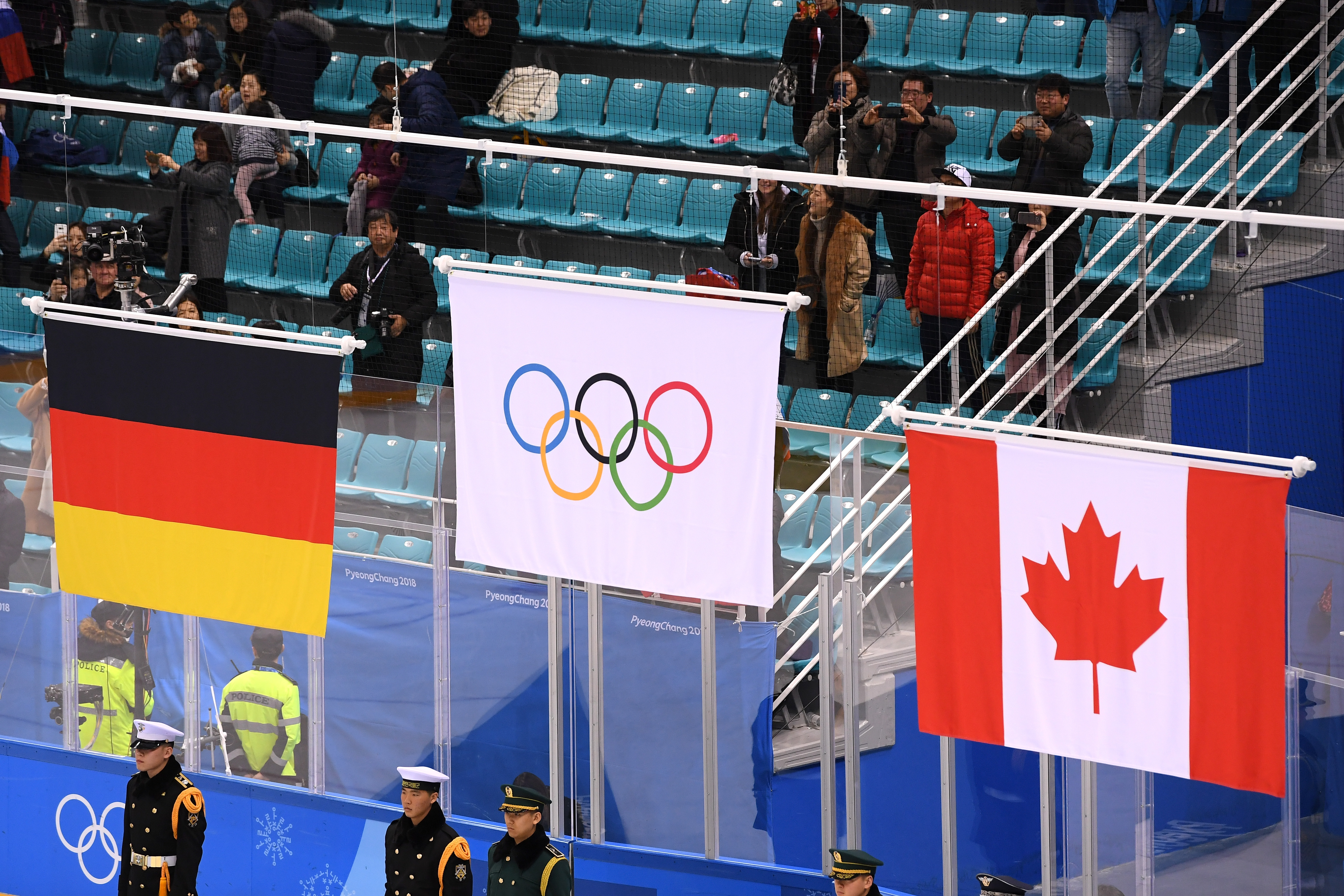 Олимпийски атлети от Русия се състезаваха под флага с петте кръга