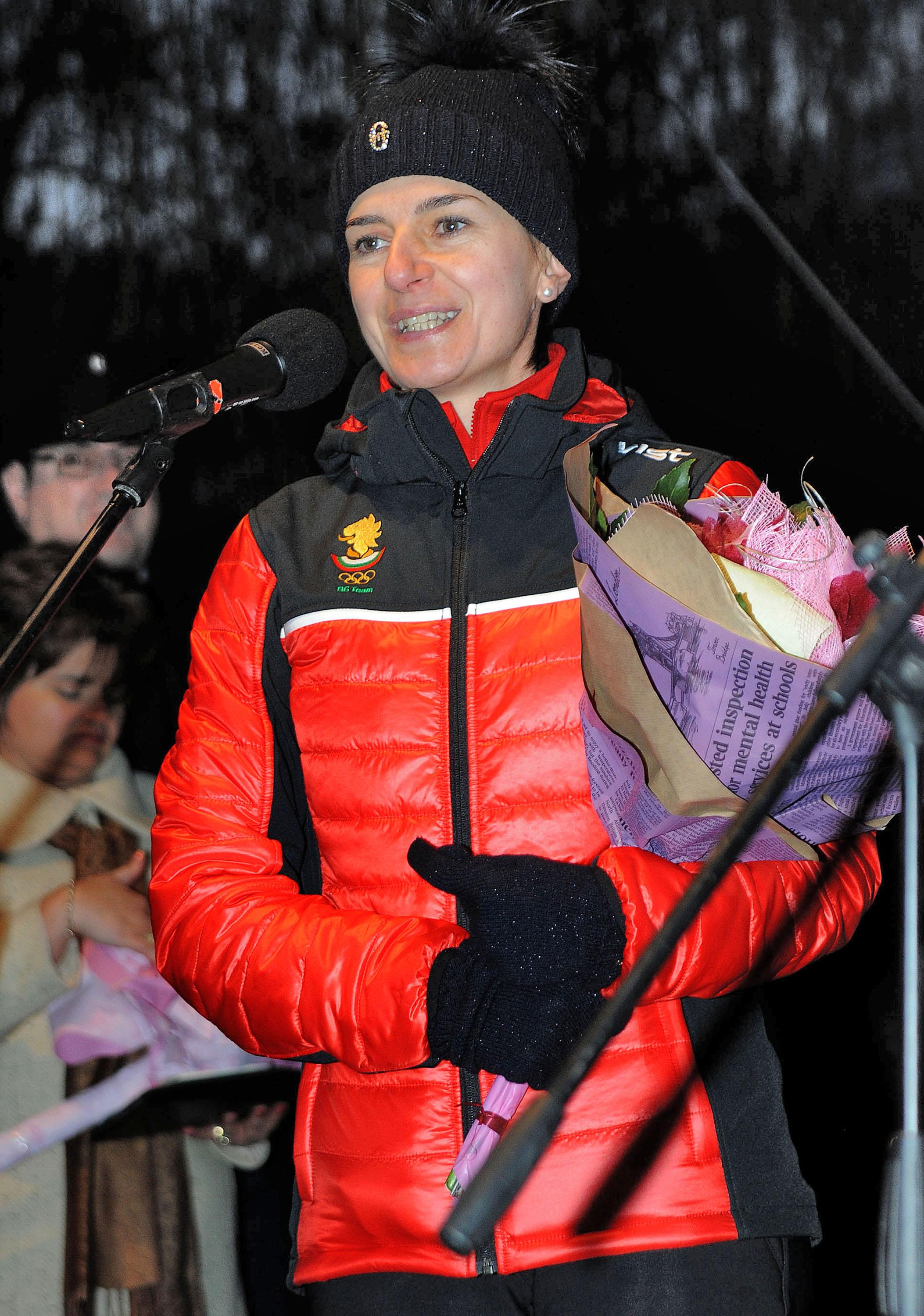 Голямата Катя Дафовска защити биатлонистите ни