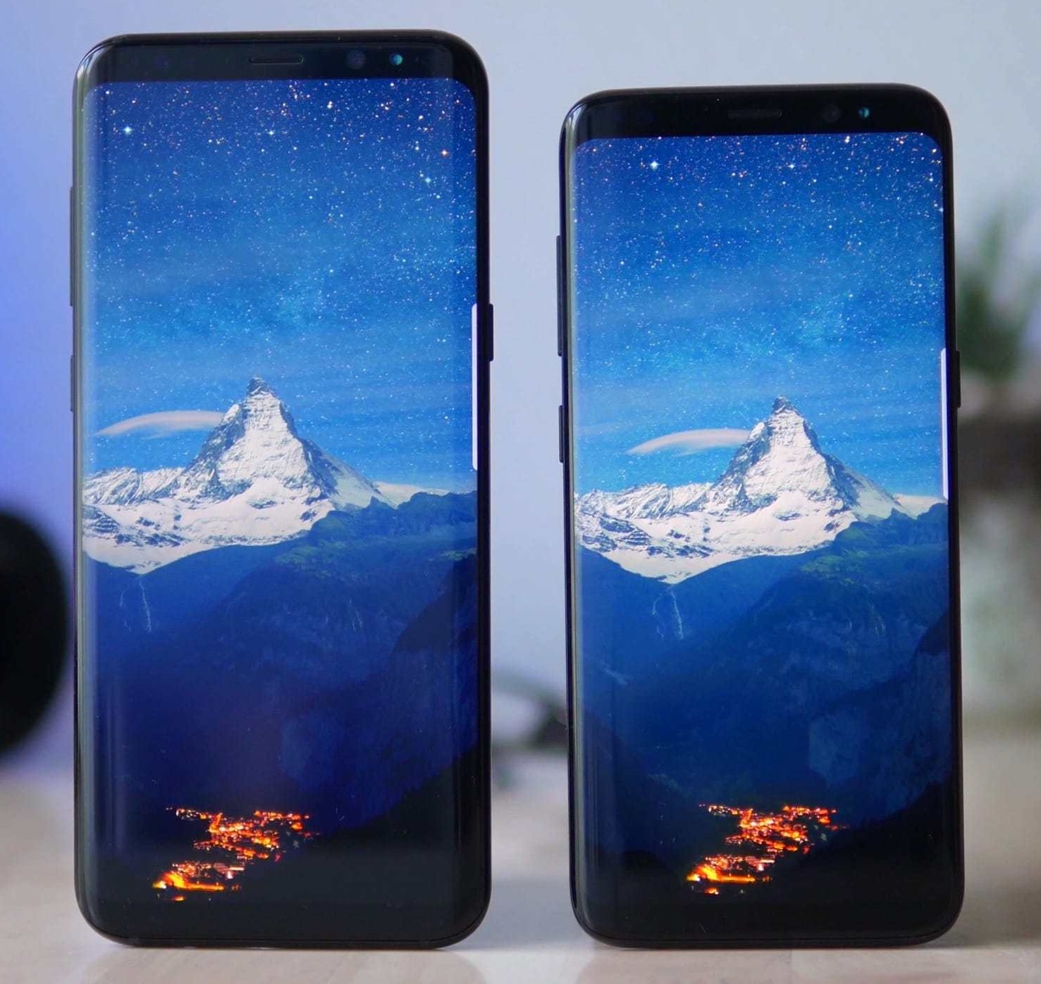 Цената без договор на Samsung Galaxy S9 е 1659 лева, а Galaxy S9+ струва 1849 лева.