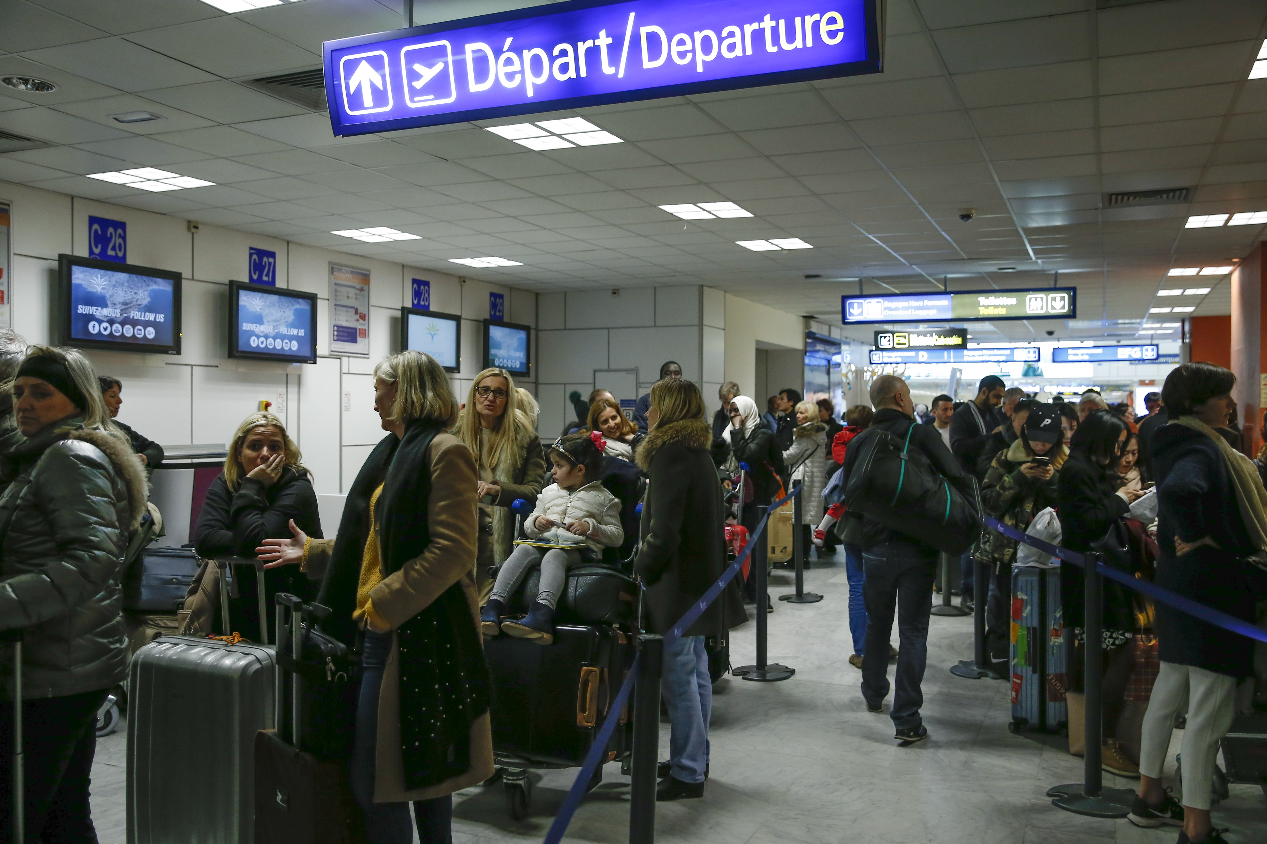 Авиокомпания заряза над 100 българи в Румъния