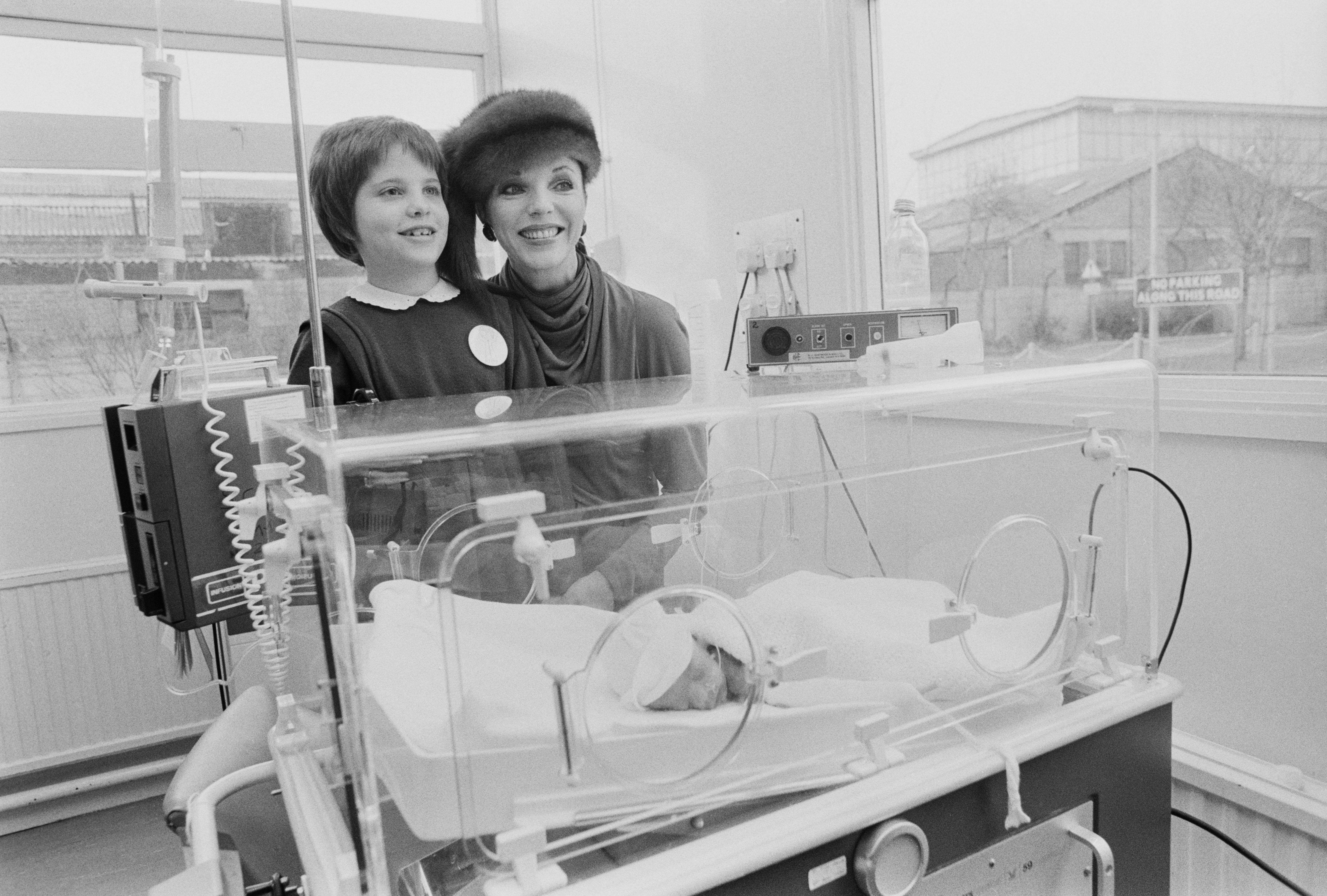 Джоан Колинс с дъщеря си Катяна Кас (1980)