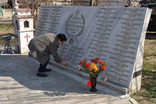 Паметната плоча в Свищов с имената на жертвите