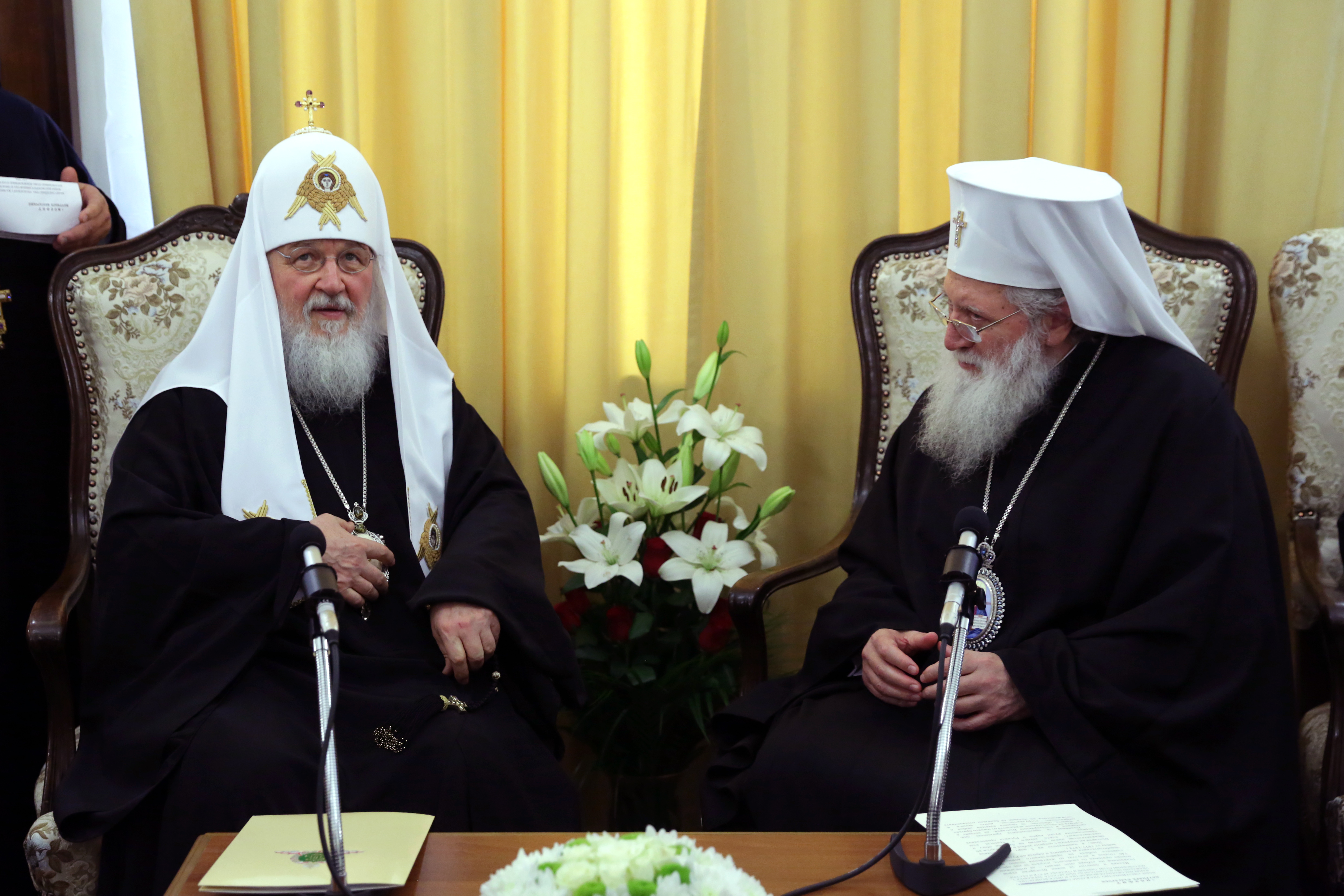 Патриарх Неофит и митрополитите от Светия синод на Българската православна църква проведоха официална среща в Синодалната палата