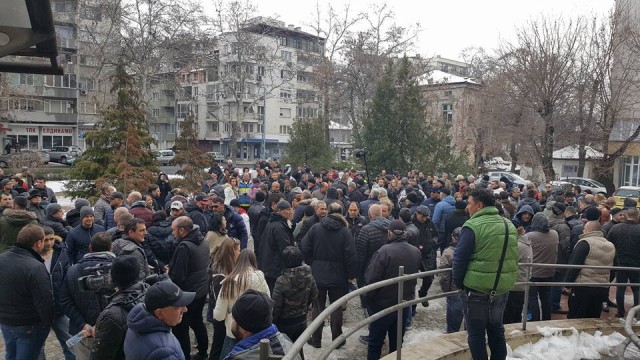 Граждани протестираха в защита на лекаря, стрелял по крадец