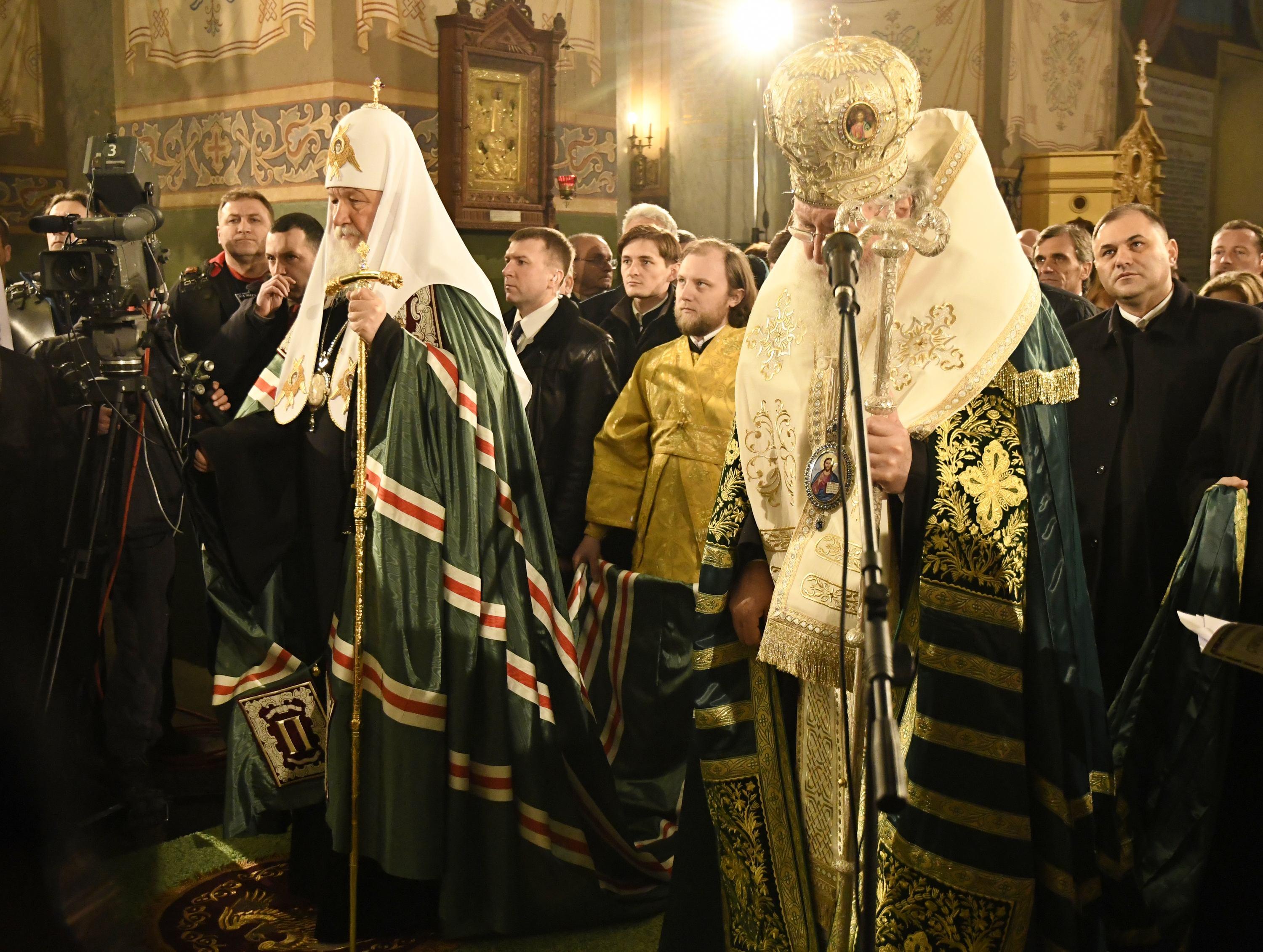 Патриарсите Неофит и Кирил отслужиха обща литургия