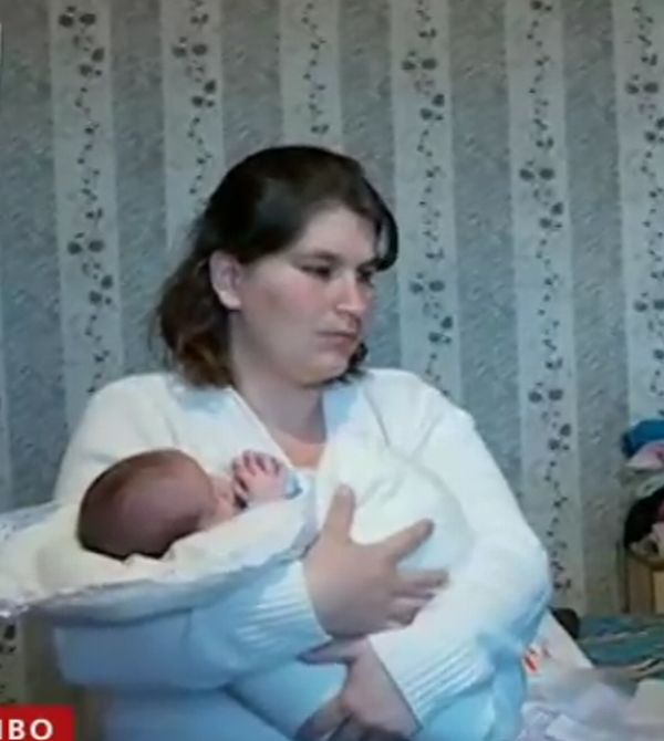 Даниела Колева с новородената Мария