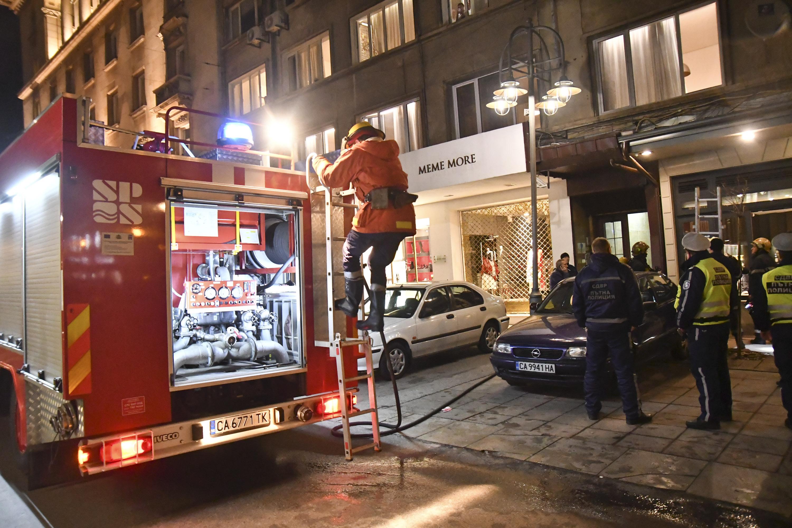 Аспиратор предизвика пожара до хотел ”Балкан” в София