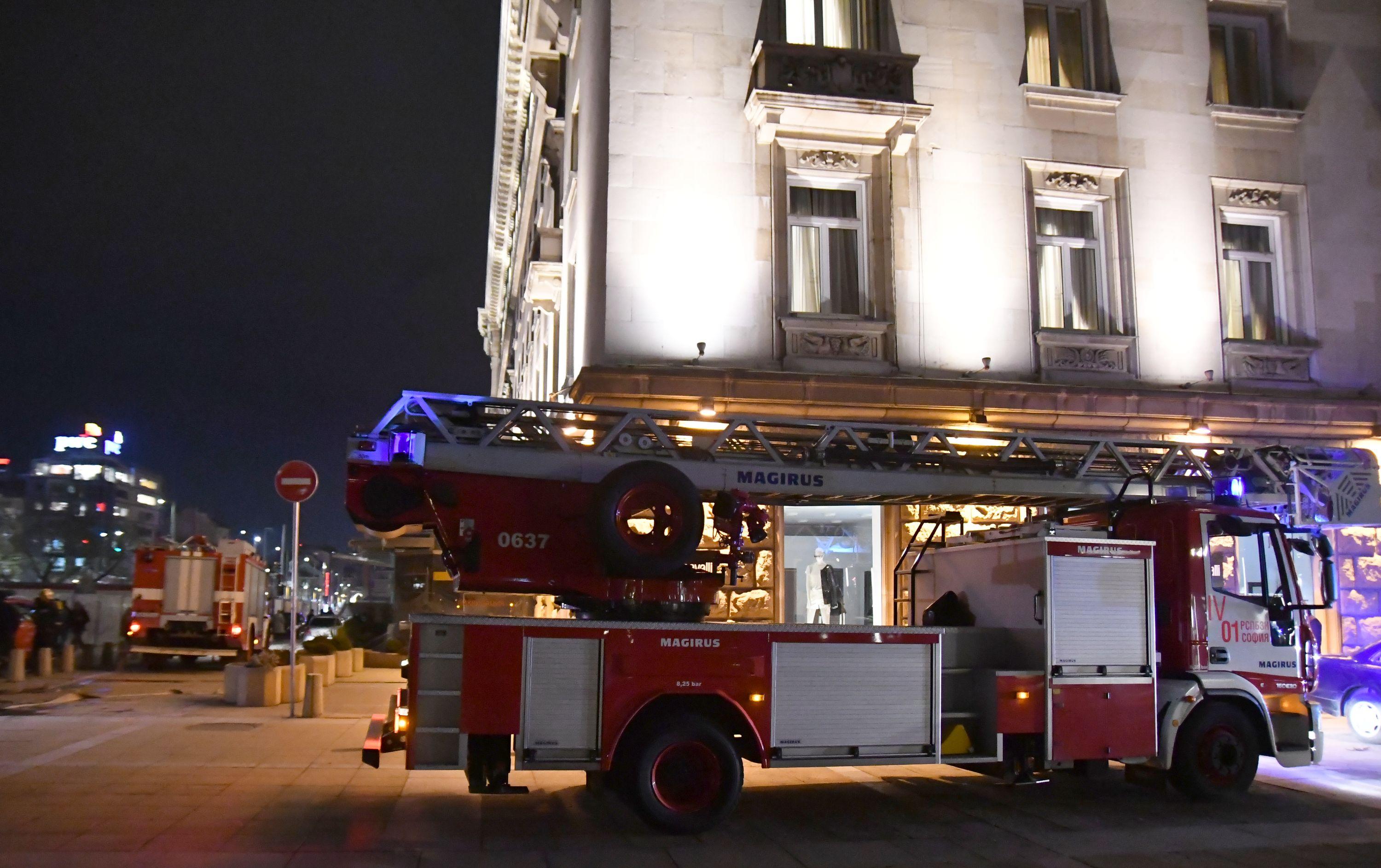 Пожар горя в заведение до столичния хотел „Балкан“, бившият „Шератон“