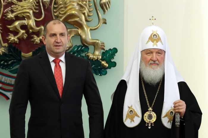 Президентът Румен Радев и руският патриарх Кирил по време на визитата му у нас