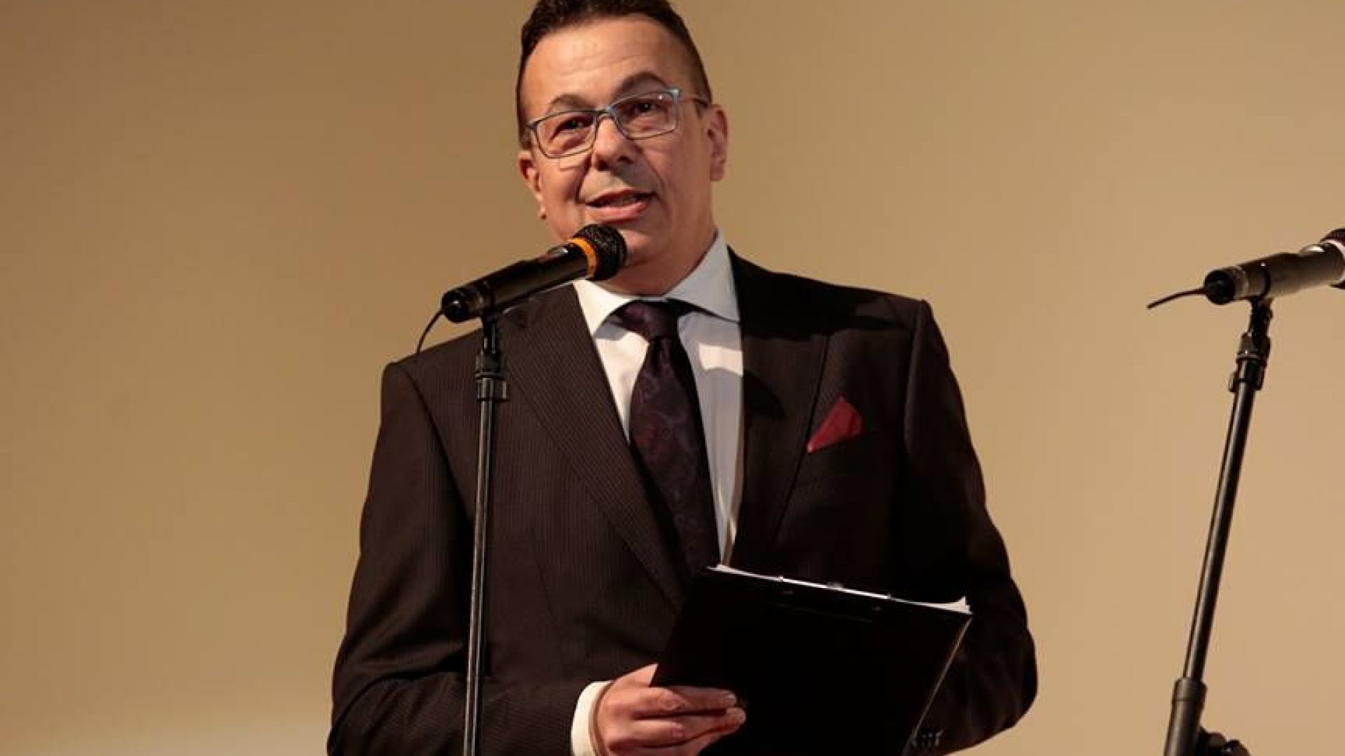 Известният спортен журналист от БНТ Камен Алипиев Кедъра е пред уволнение