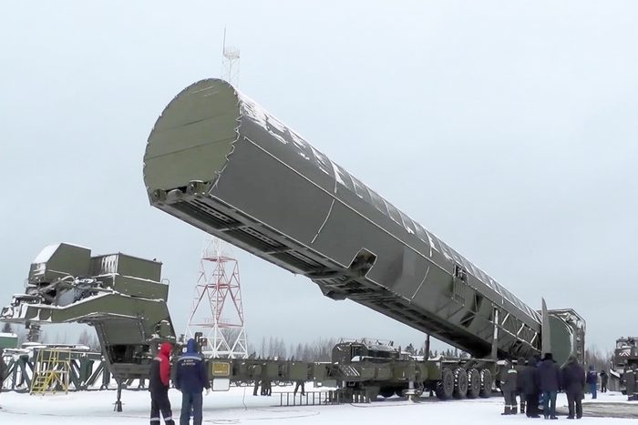 Зареждане на силоз със Сармат