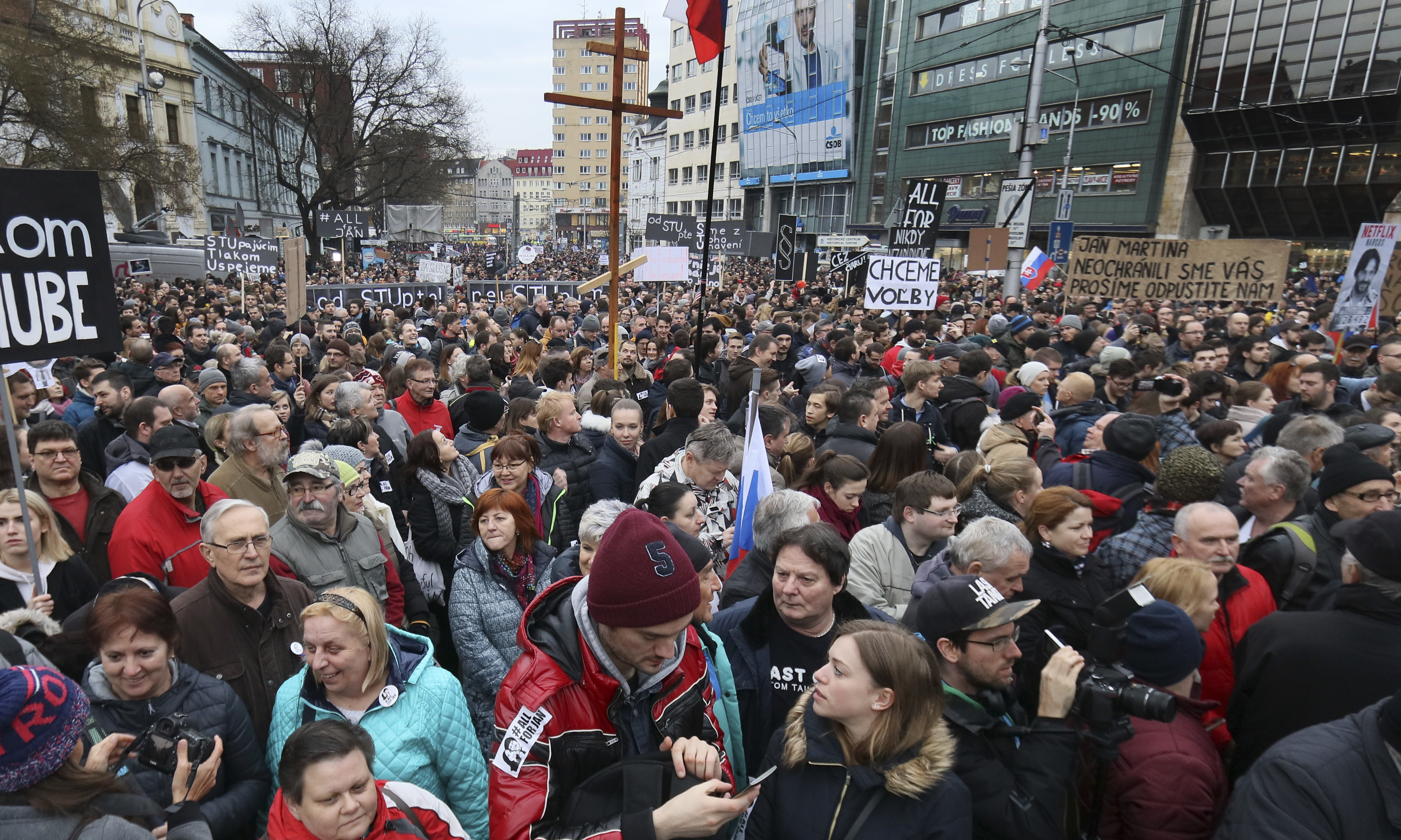 Хиляди словаци протестират
