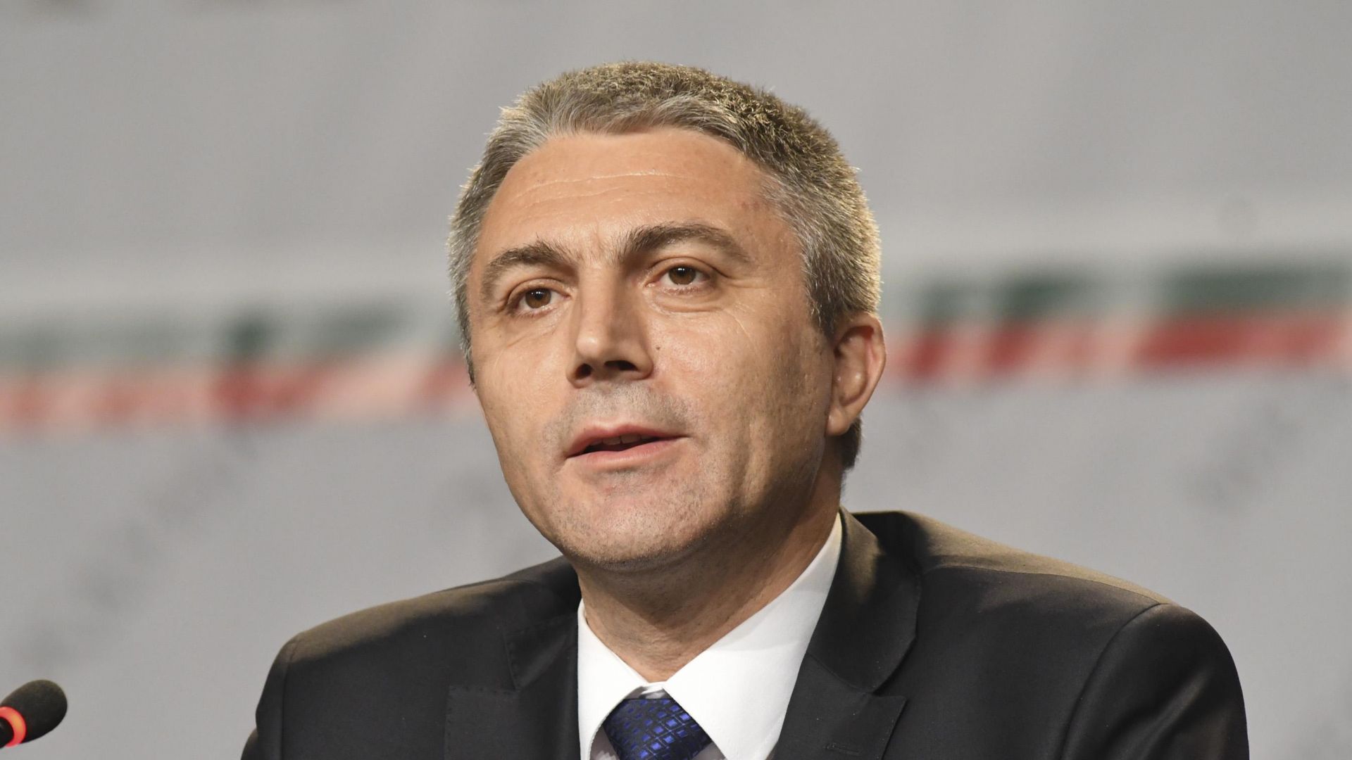 Оставката на злополучния вицепремиер беше задължителна тя е закъсняла и