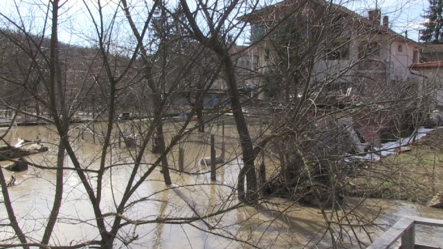 Река Русенски Лом прелива, наводнени са мазета