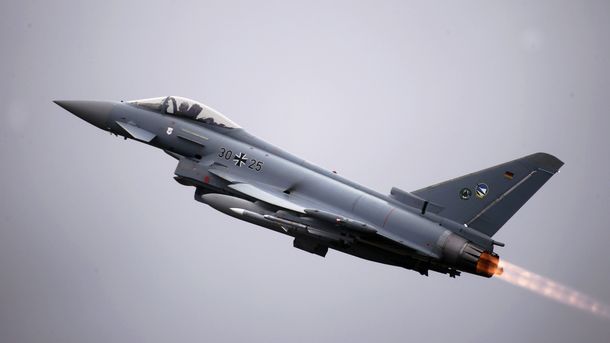 Саудитска Арабия планира да купи 48 бойни самолета от Великобритания