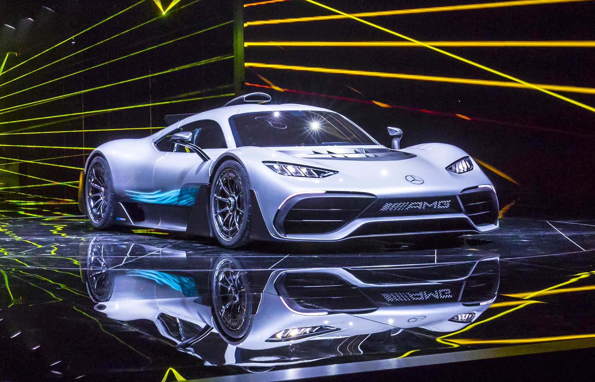 Mercedes-AMG готви още една суперкола