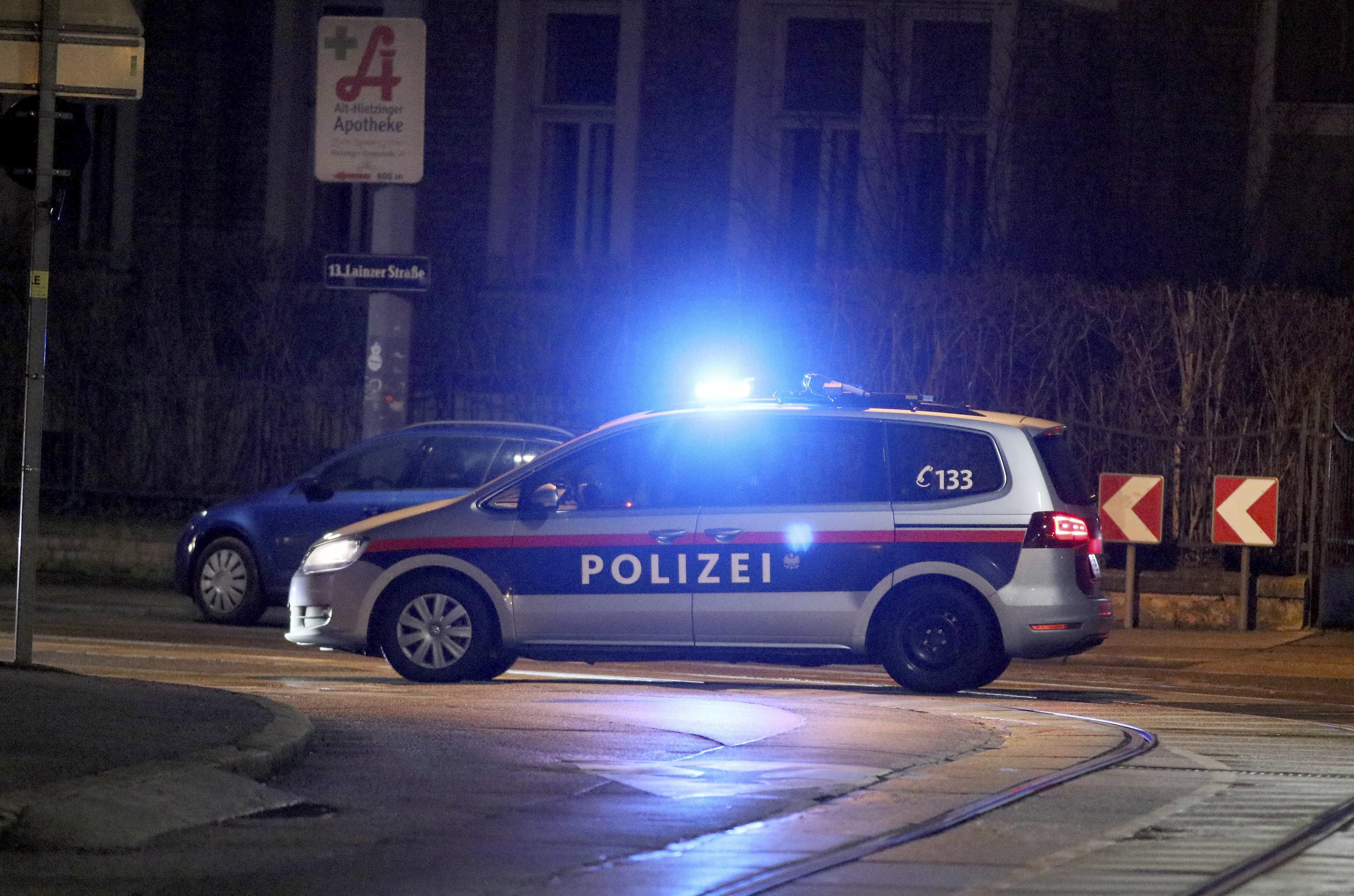 Нападател с нож е застрелян във Виена