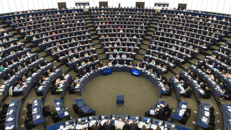 Месец преди изборите за Европейски парламент управляващите от ГЕРБ водят