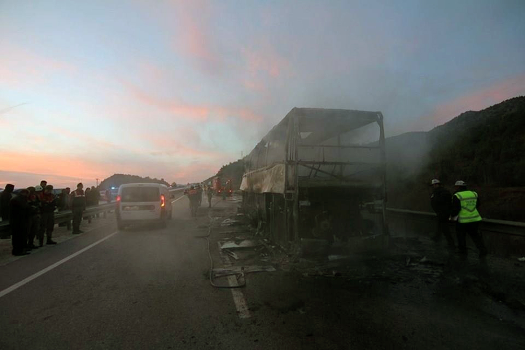 Турският автобус е напълно изгорял