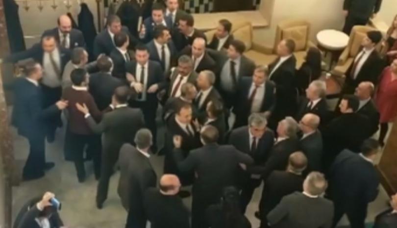 Сблъсъци в турския парламент