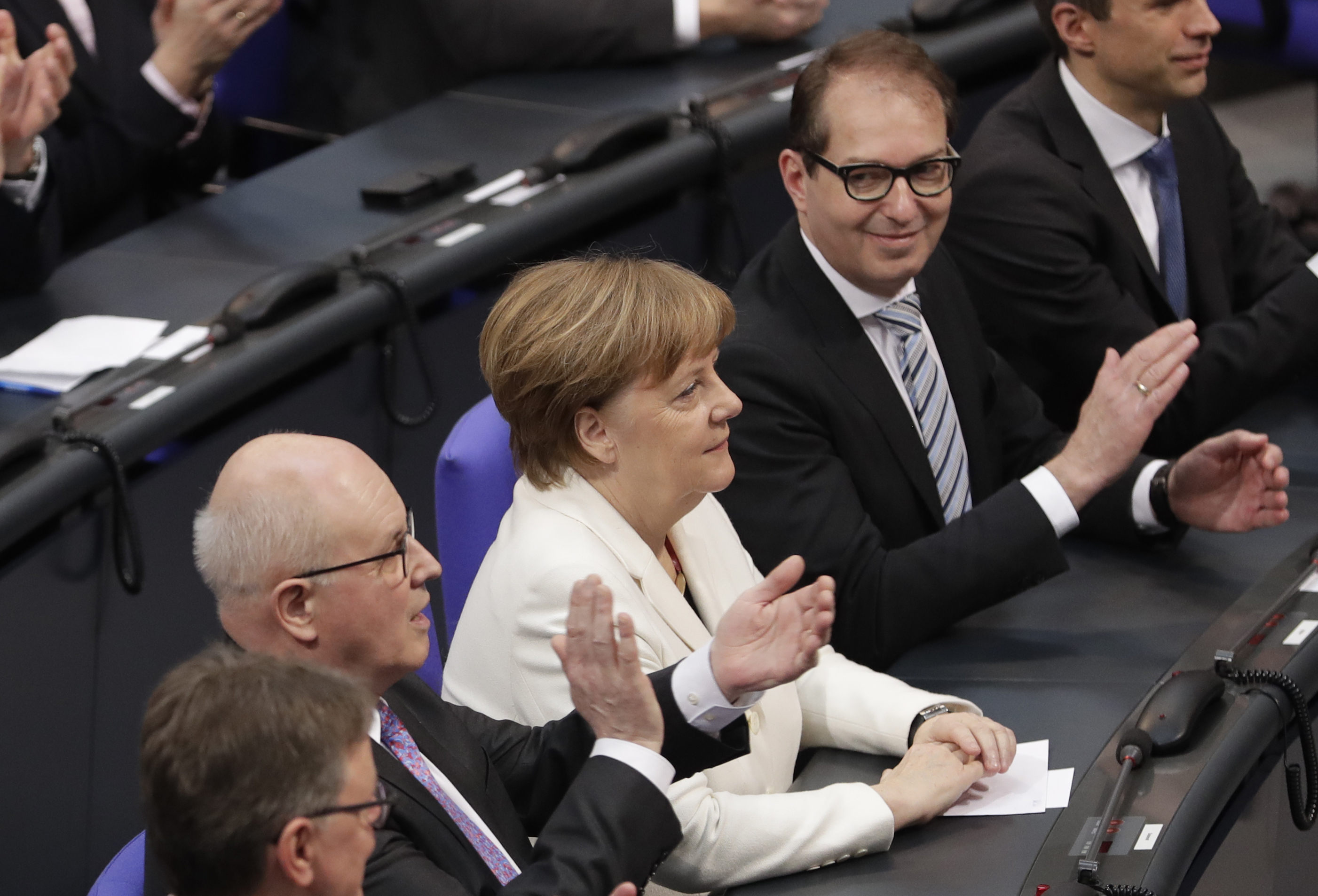 Без изненада: Меркел стана канцлер за четвърти път