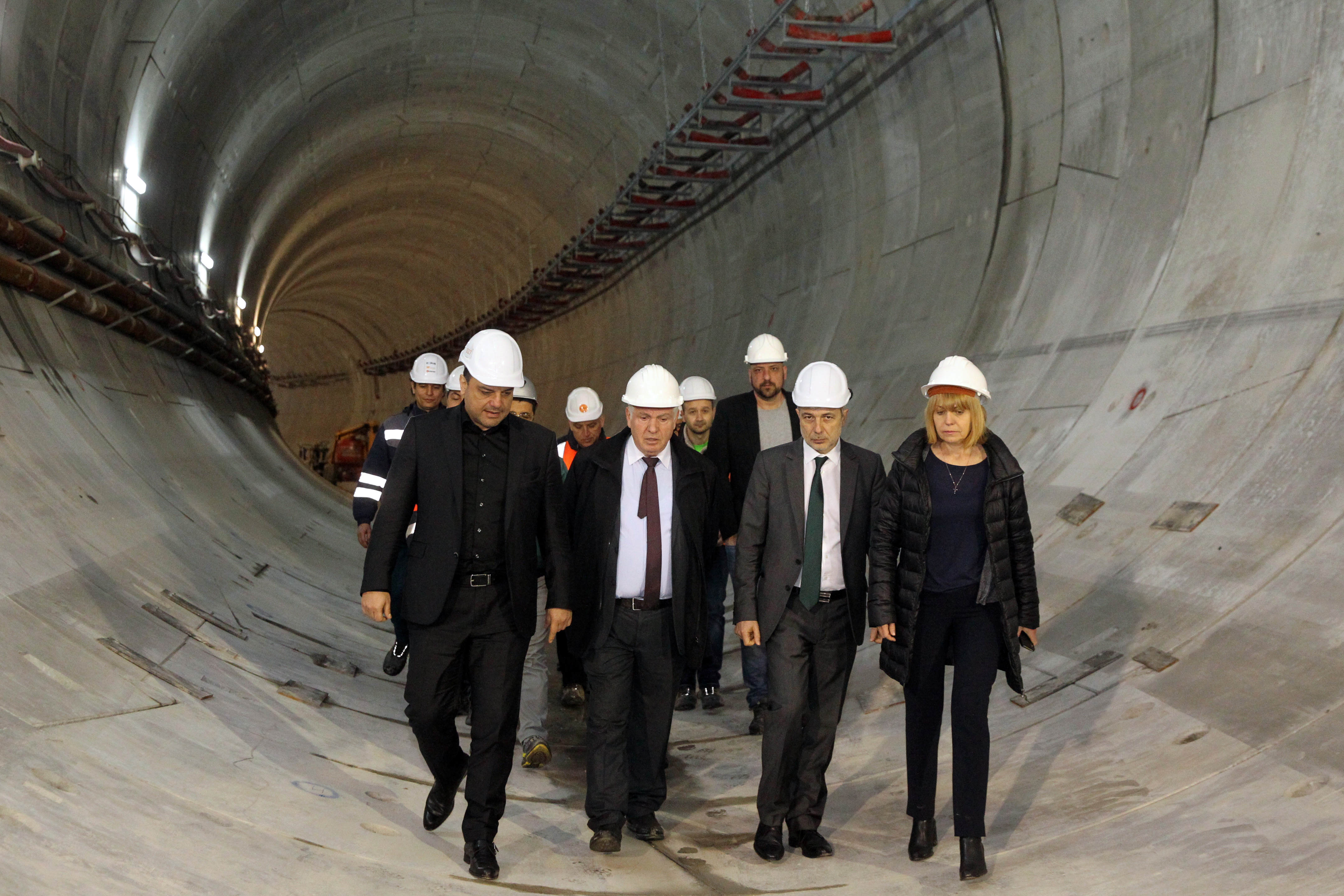 Министрите на транспорта и околната среда и водите, кметът на София инспектират третия лъч на метрото