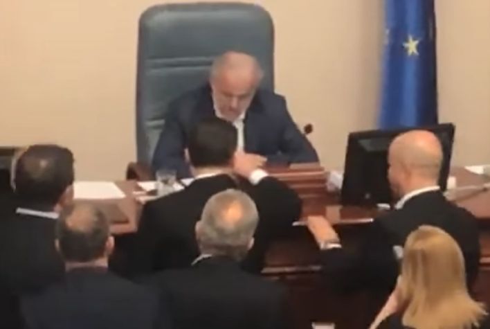 Сблъсък между Никола Груевски и Талат Джафери в македонския парламент