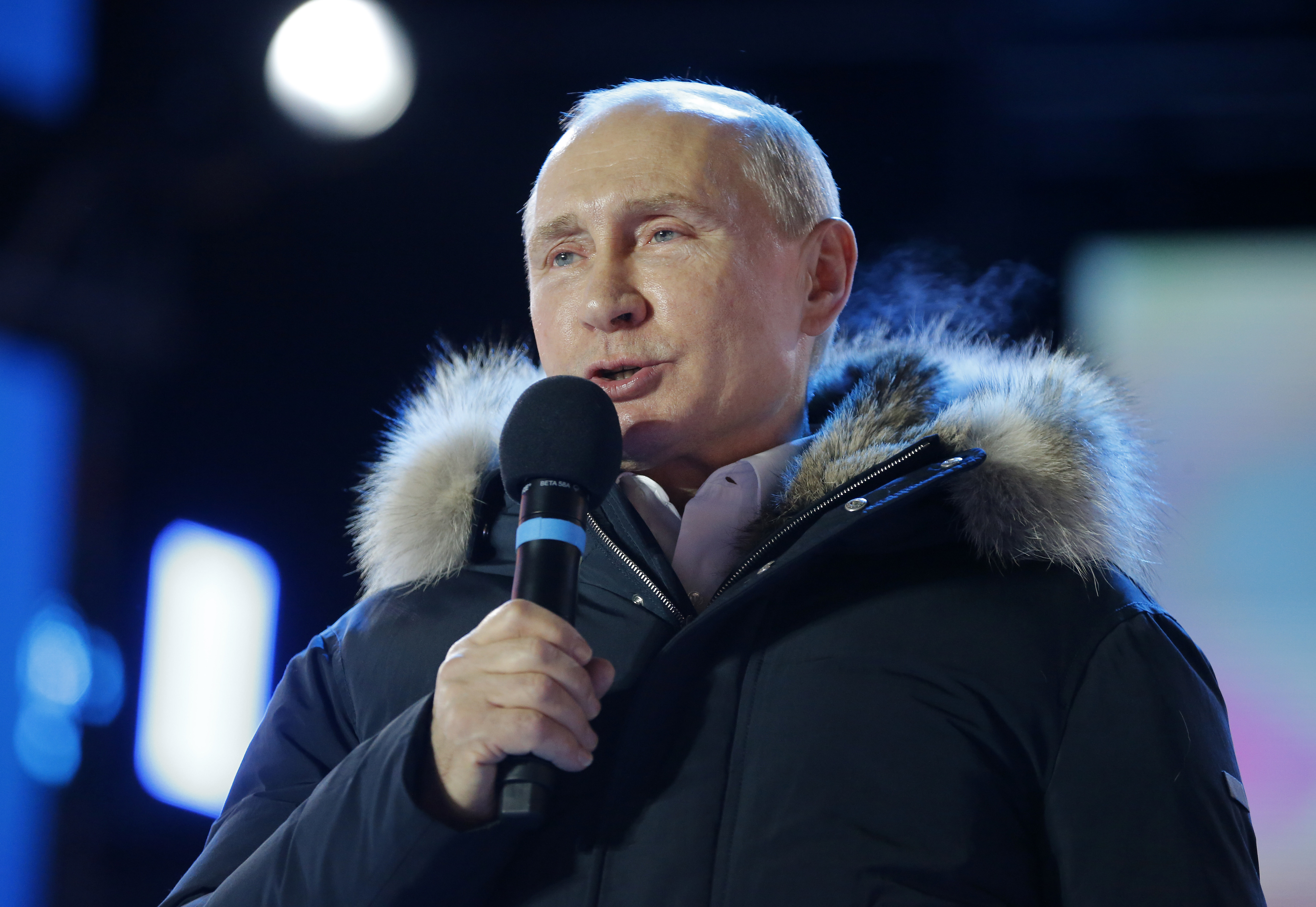 Владимир Путин говори на митинг-концерта на Манежния площад