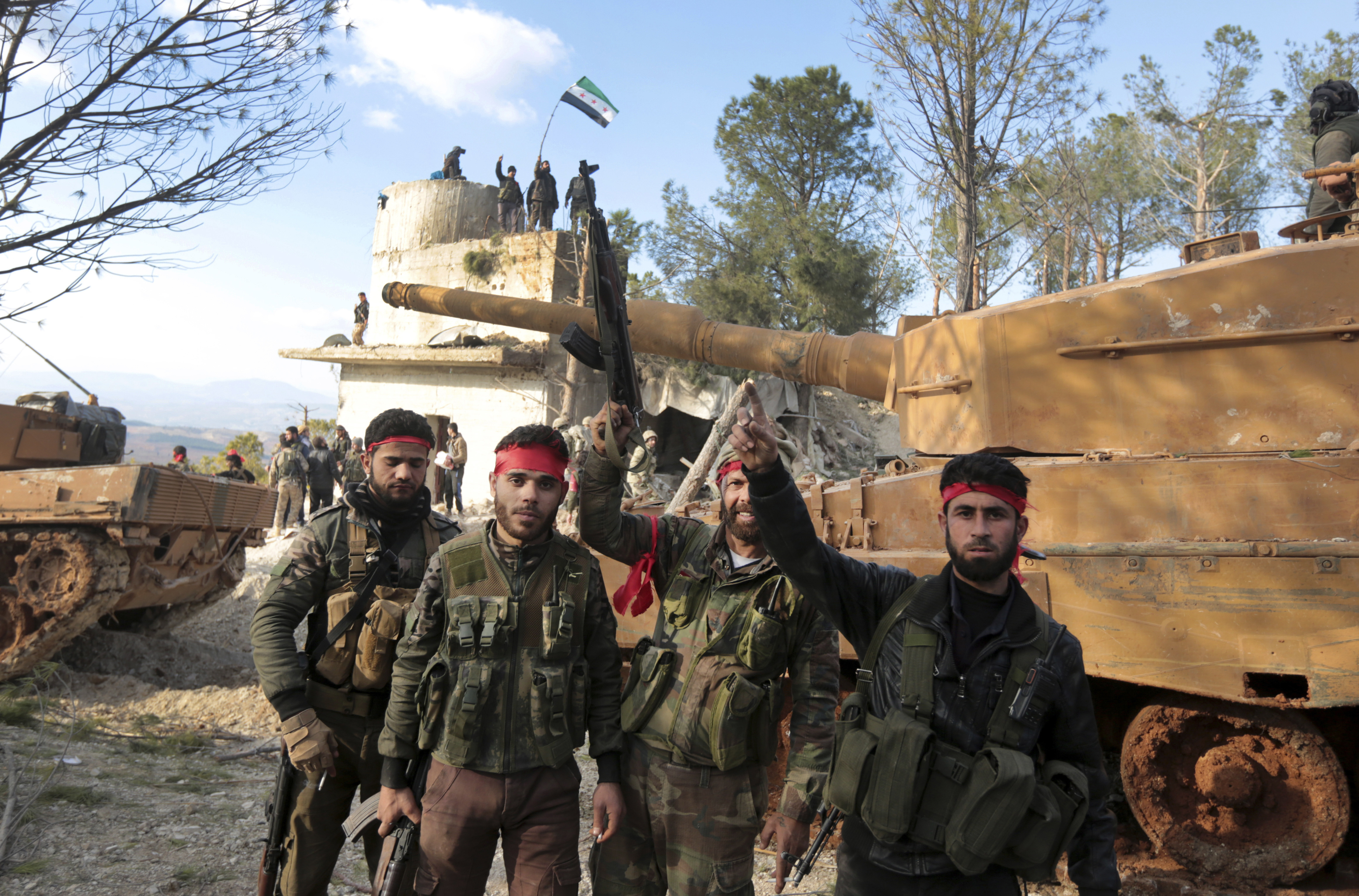 Сирийски кюрди започват нова тактика - ”удряй и бягай” до освобождаването на Африн