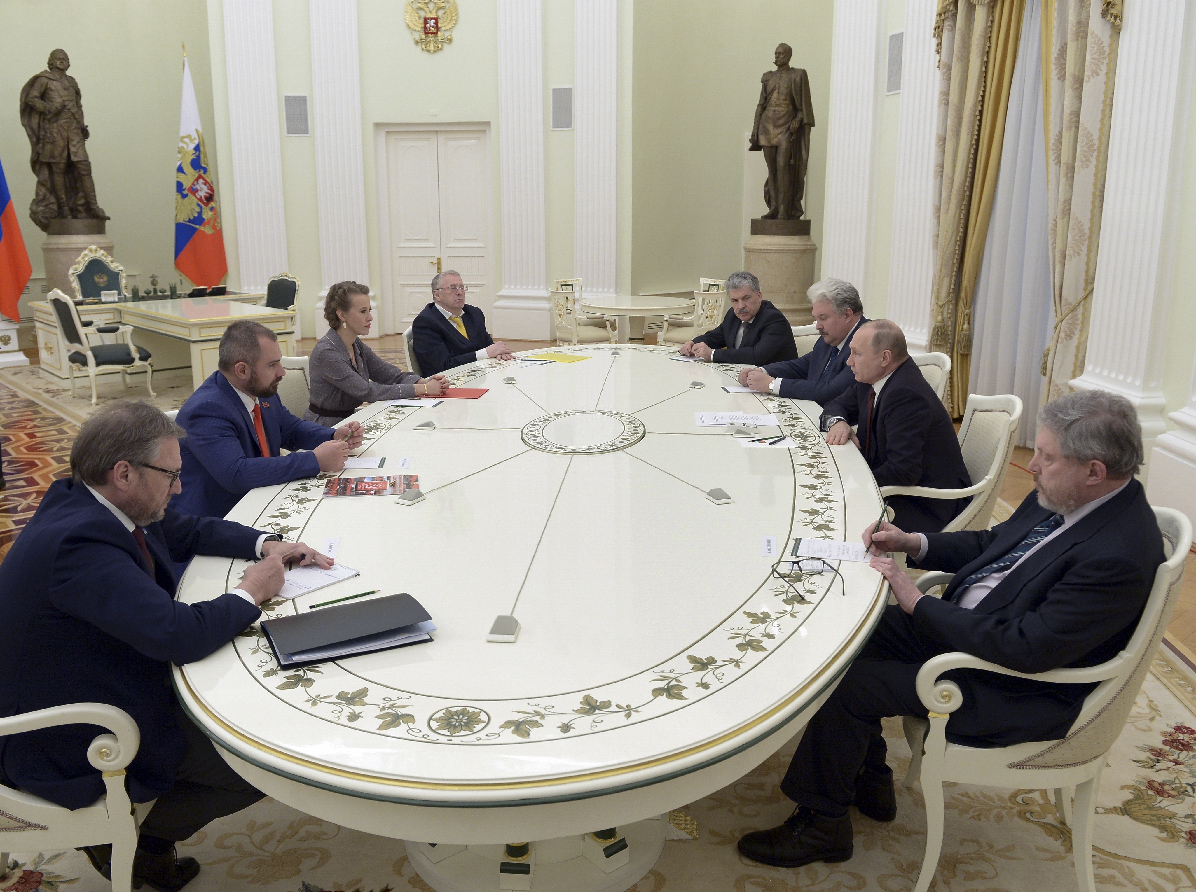Владимир Путин събра победените кандидат-президенти