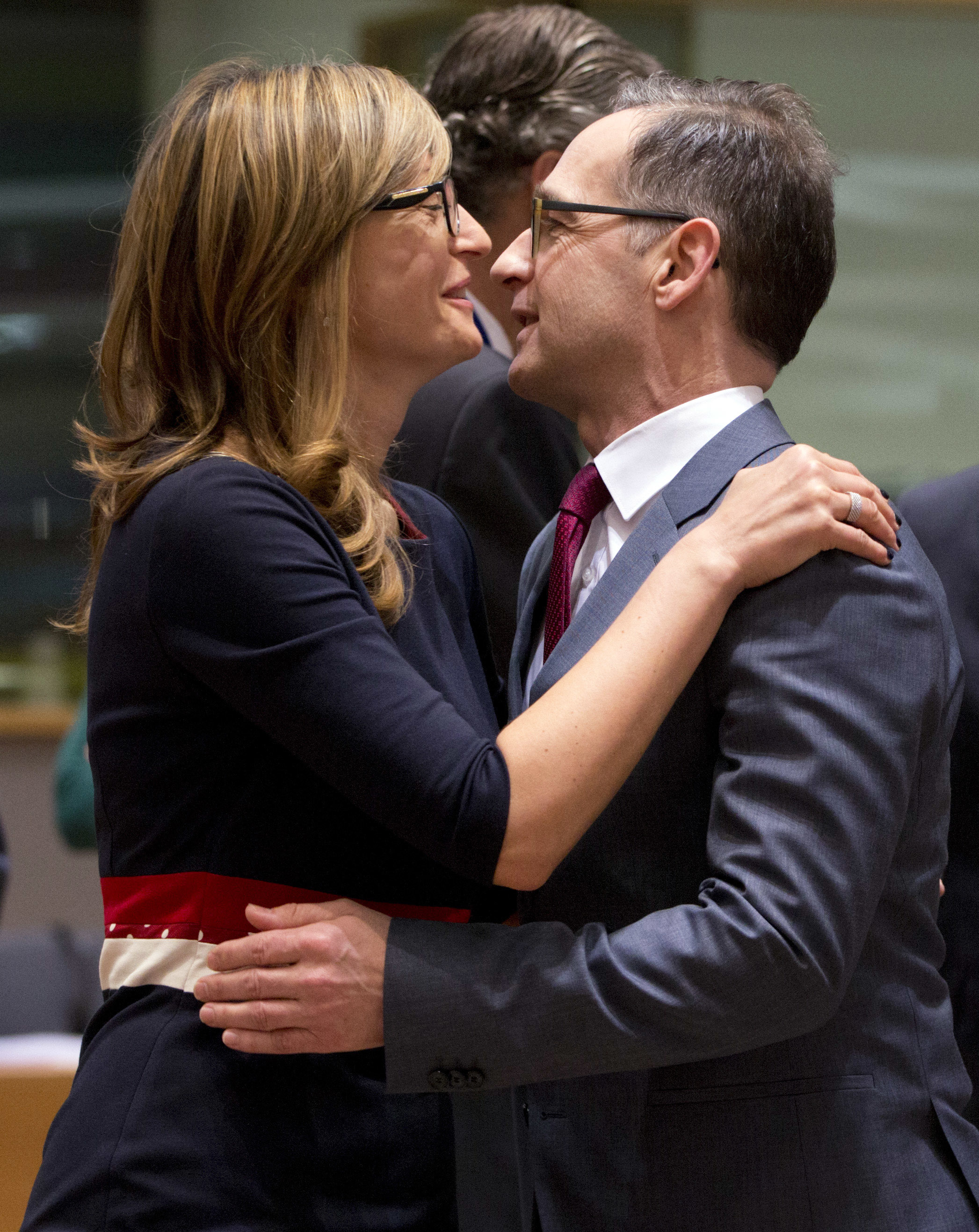 На срещата в Брюксел Екатерина Захариева поздравява новия външен министър на Германия Хайко Маас
