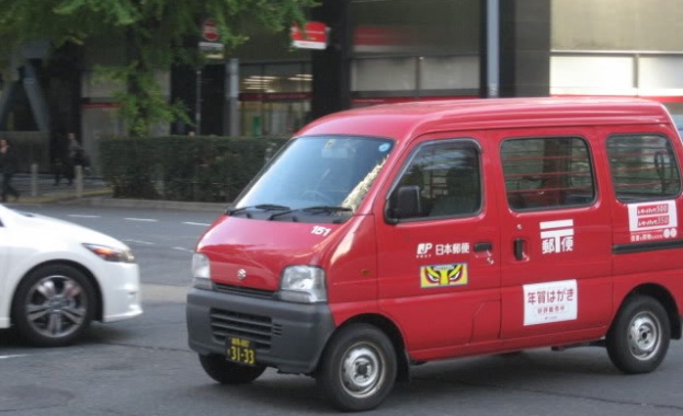 В Токио изпробват безпилотна кола-пощальон
