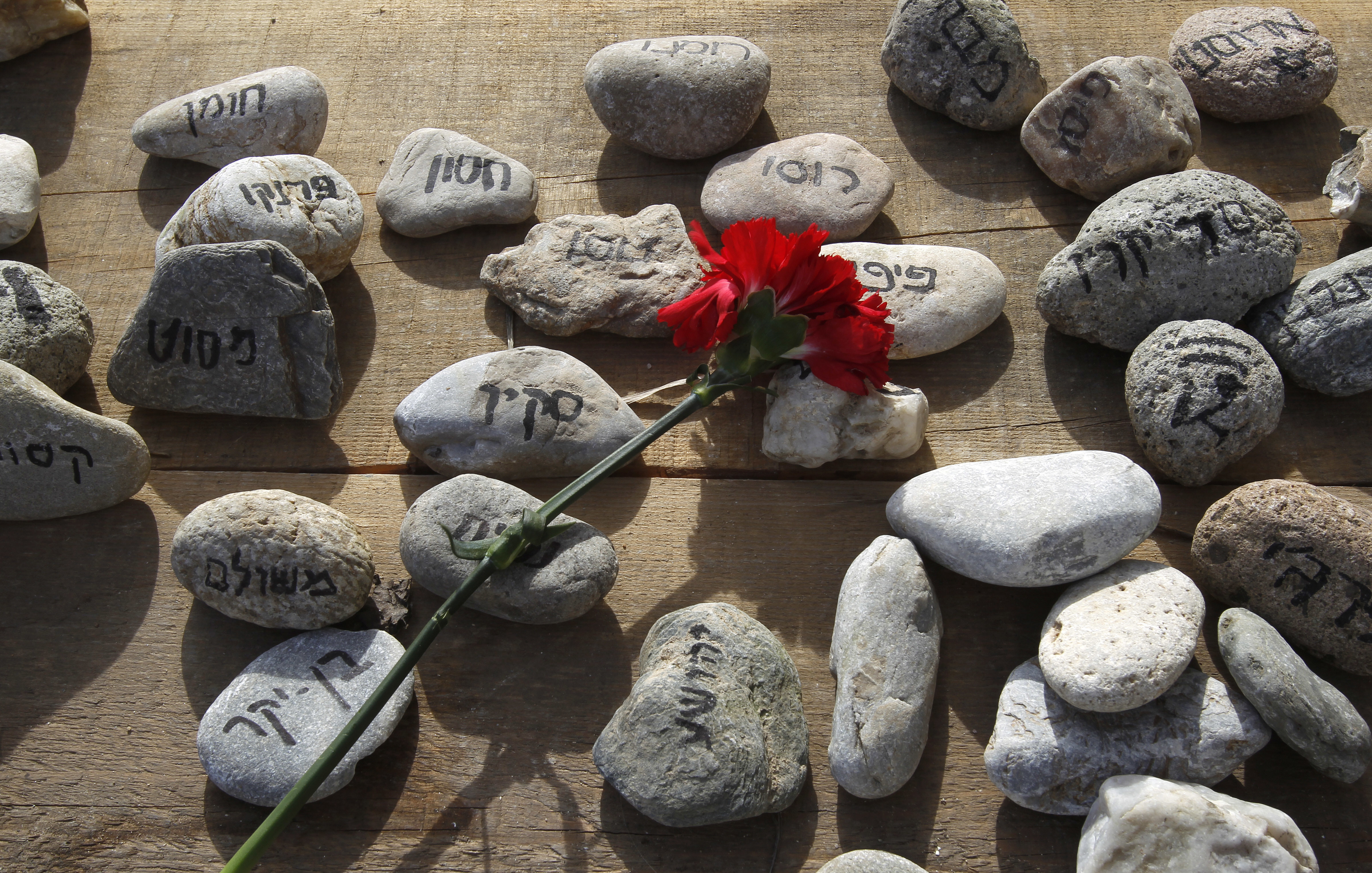 Потомци на спасени евреи издигат мемориал