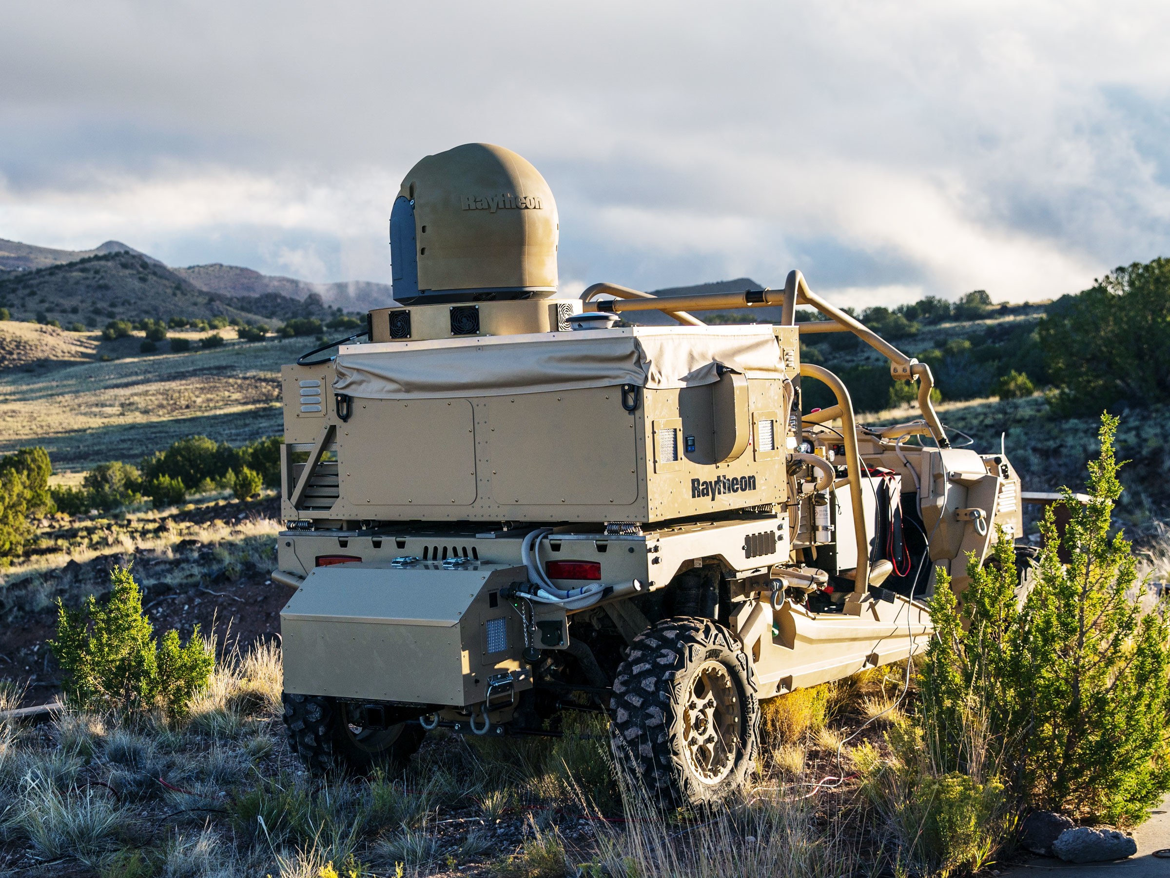 Лазерные комплексы. Лазерный комплекс ПВО HELWS. Raytheon США. Raytheon Technologies оружие. Передвижные лазерные комплексы.