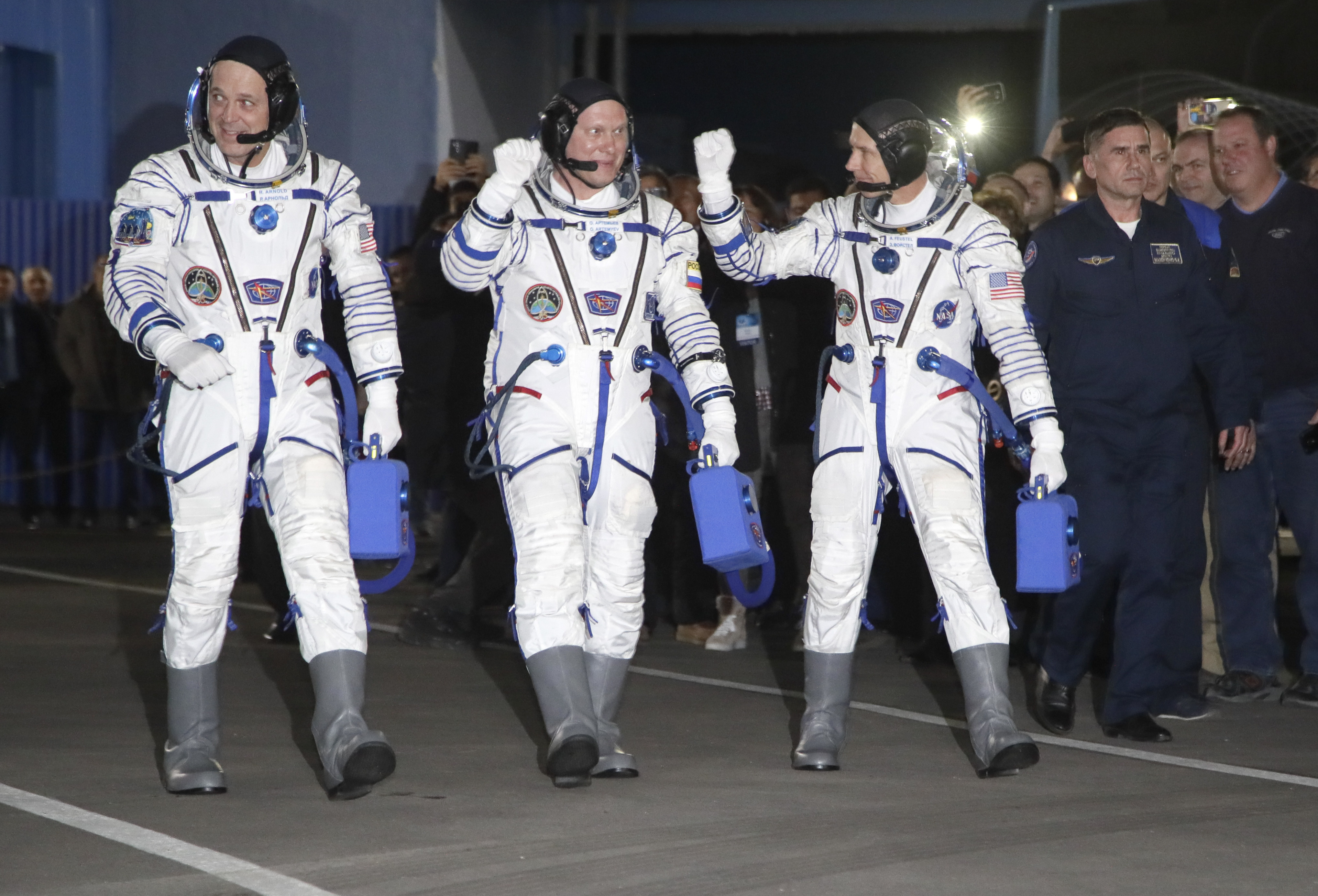 Към МКС се отправиха космонавтът от Роскосмос Олег Артемиев и астронавтите от НАСА Андрю Фойстел и Ричард Арнолд.