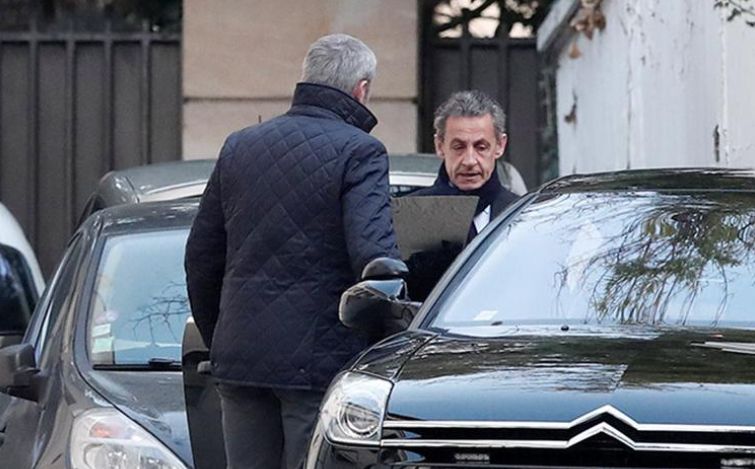 Никола Саркози напуска сградата на съда след разпитите