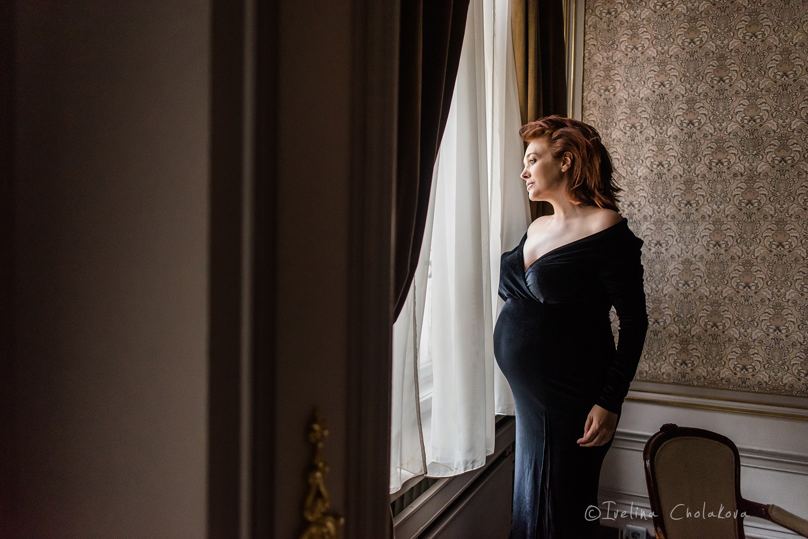 Биляна Петринска сияе бременна във фотосесия