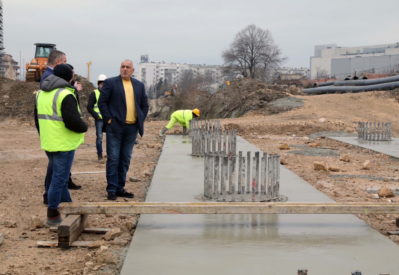 Борисов инспектира строежа на важен булевард за Черноморието