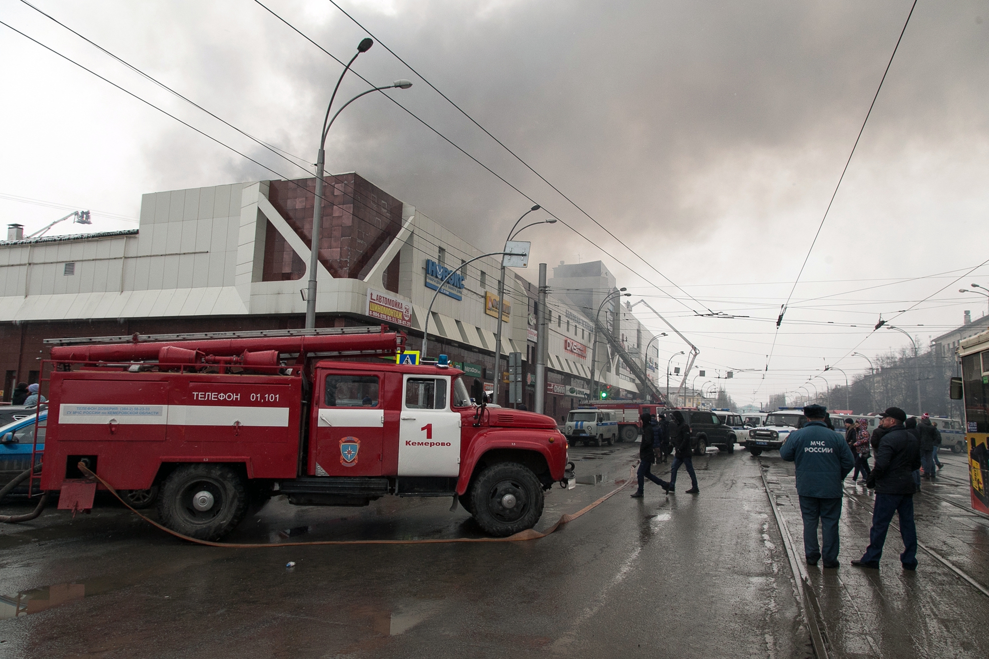 Десетки жертви на пожара в руския мол