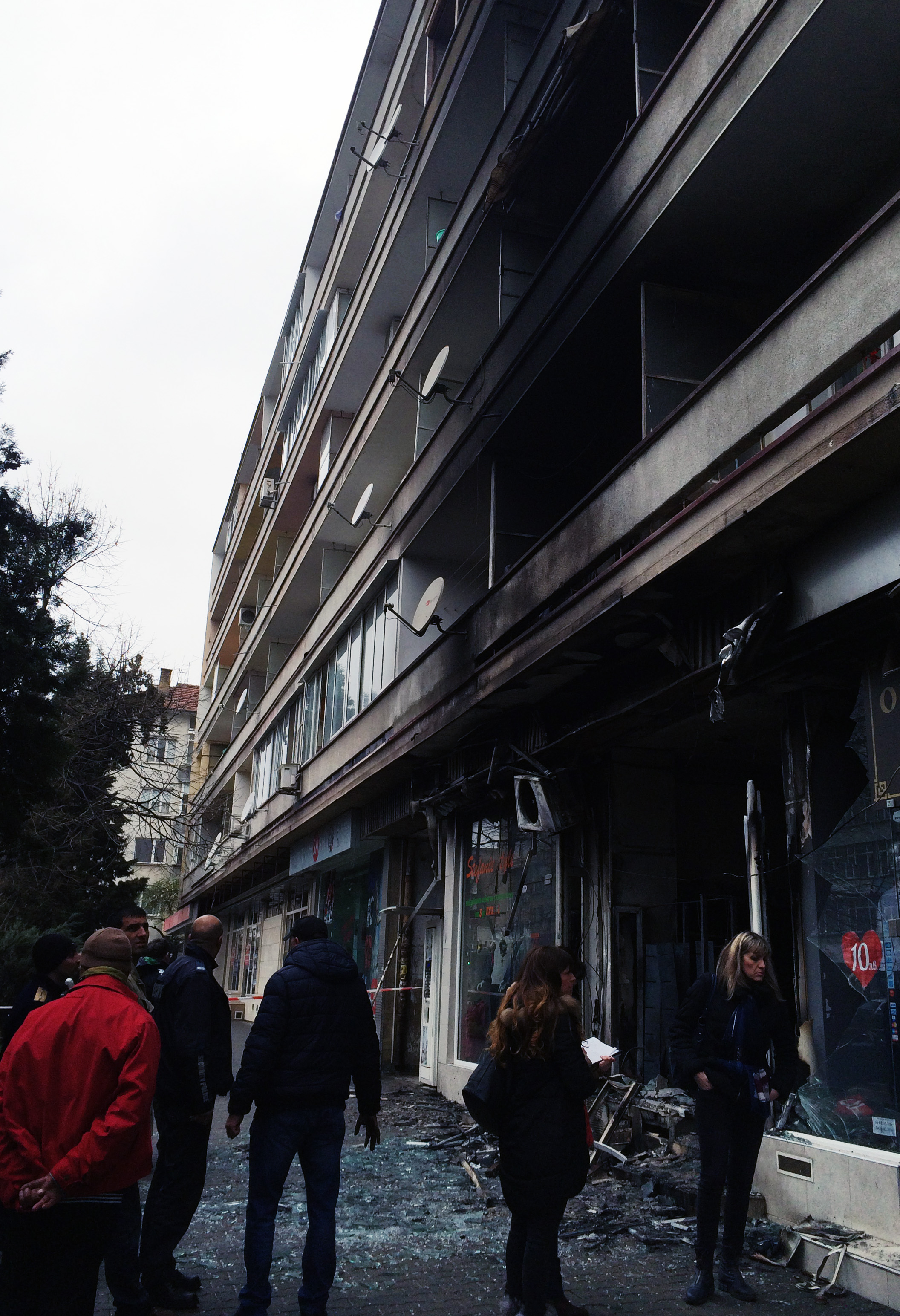 Пожар изпепели магазин в центъра на Стара Загора