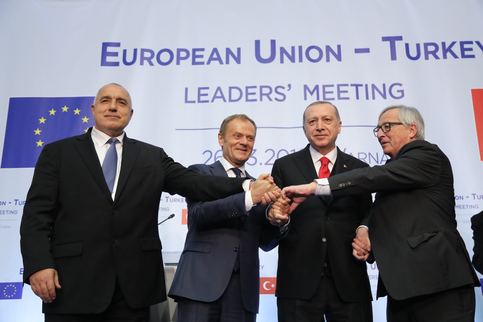 Politico: Европа симулира удоволствие от турския локум