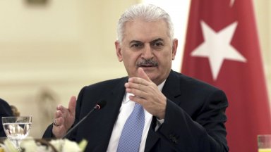 Бившият турски премиер и настоящ заместник председател на управляващата Партия на