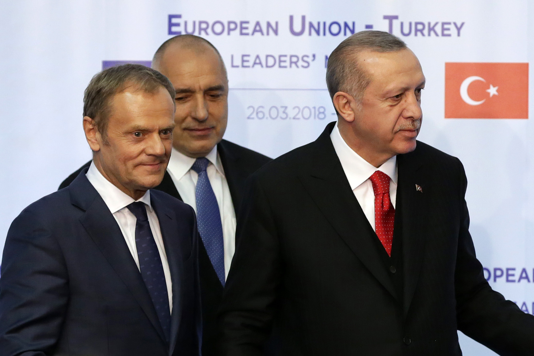 Доналд Туск, Бойко Борисов и Реджеп Ердоган. Истината е някъде зад тях