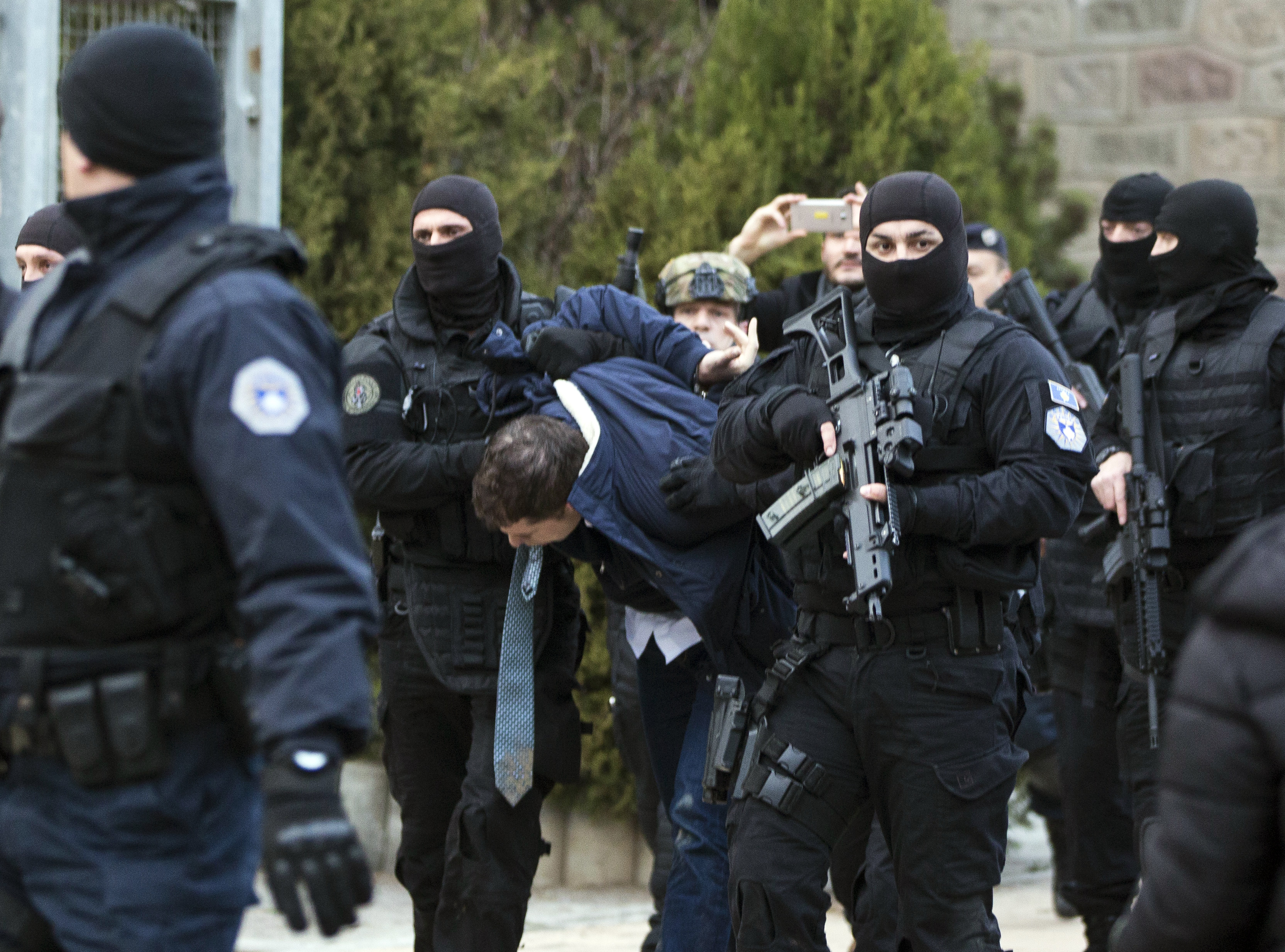 Арестът предизвика протести в Косово
