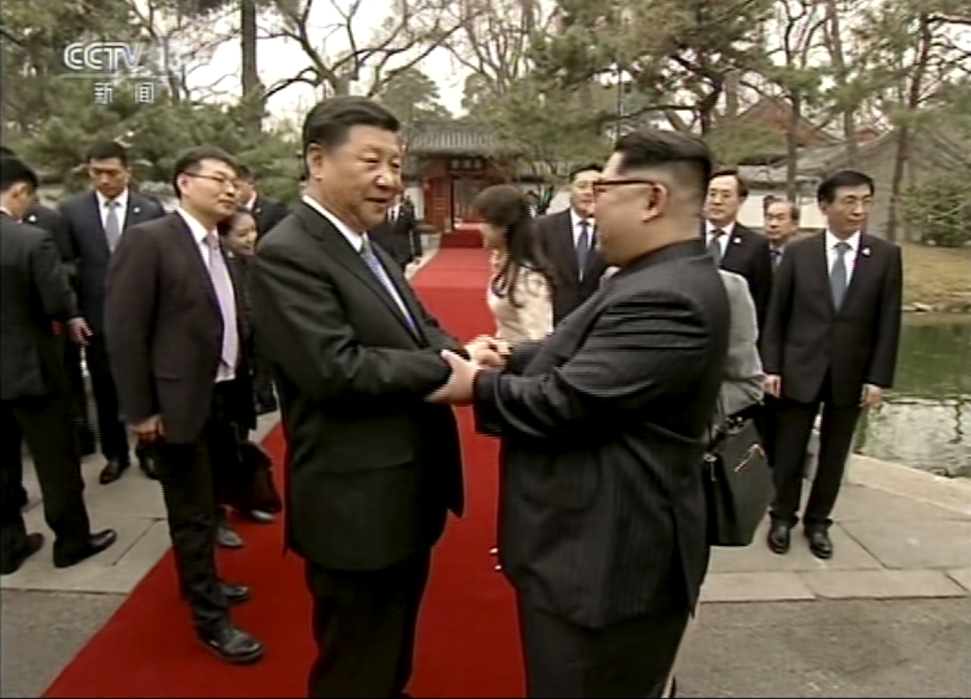 Си Цзинпин посрещна  лидера на Северна Корея Ким Чен-ун в Пекин