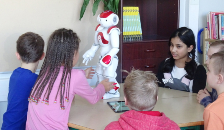 Роботът Елайъс