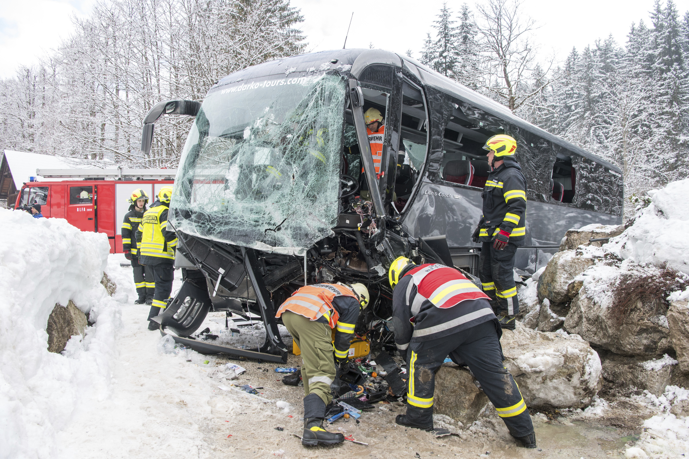 Туристически автобус катастрофира в Австрия